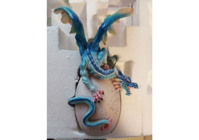 Dragon bleu sur un oeuf - Figurine