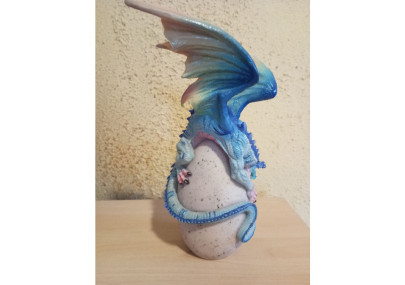 Dragon bleu sur un oeuf - Figurine
