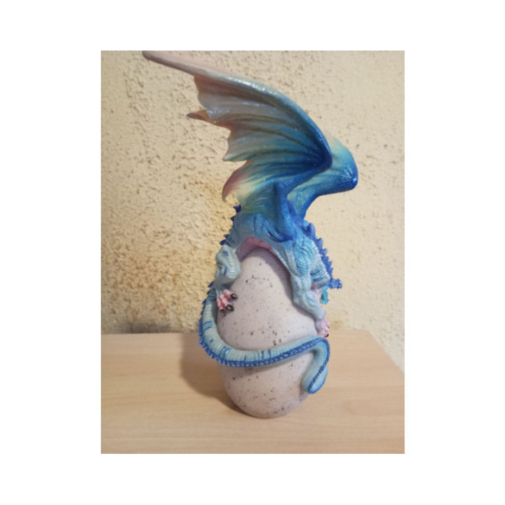 Dragon bleu sur un oeuf - Figurine