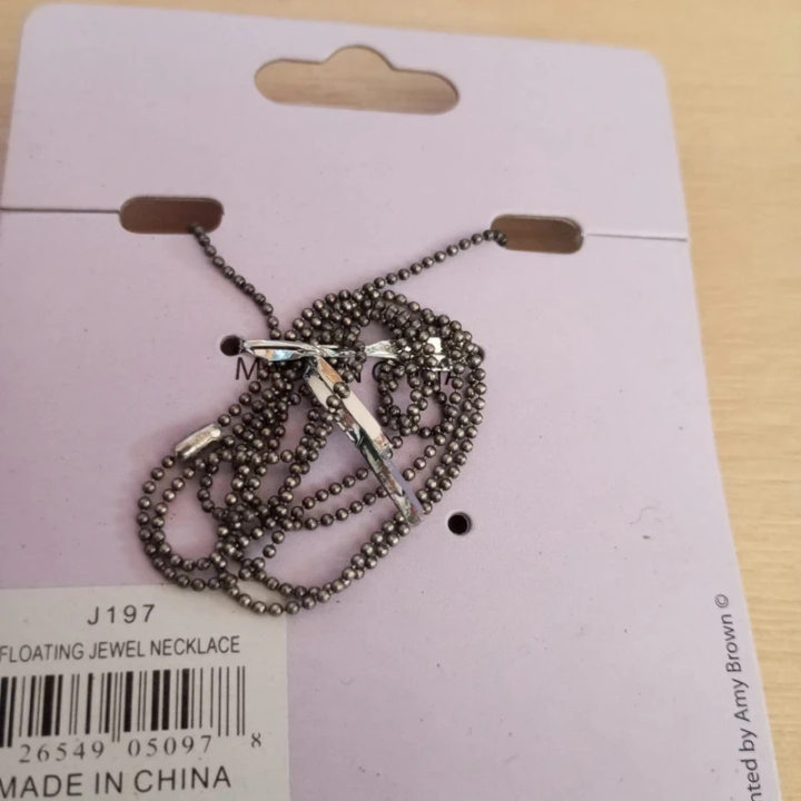 Floating Jewel - Pendentif et chaine - Bijou